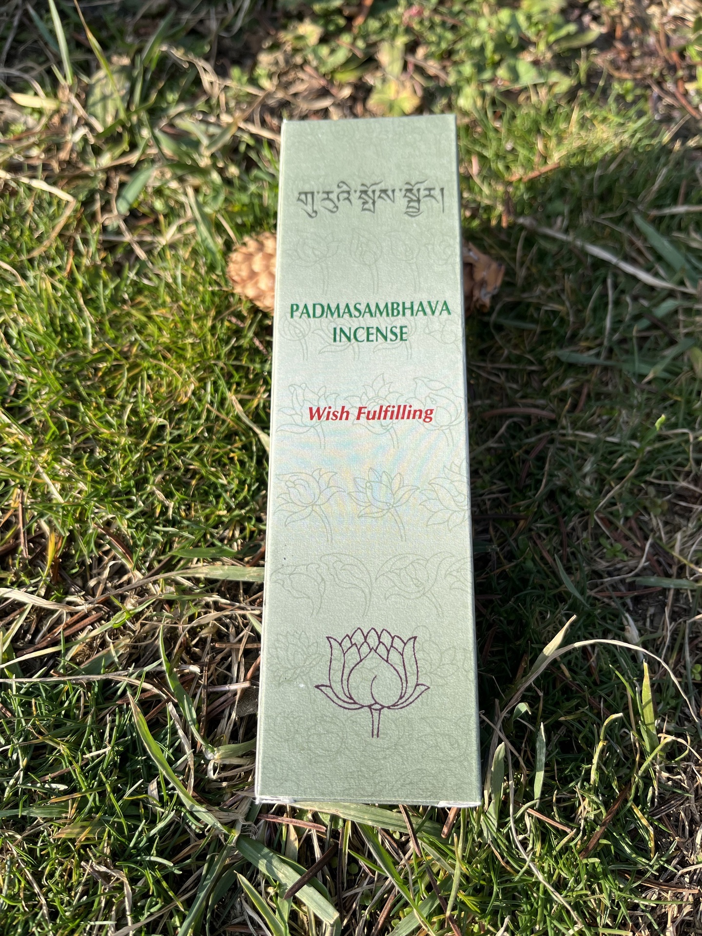 Chenrezing tibeti füstölők - Chenrezig - Padmasambhava - Kívánságteljesítés - Nepáli füstölő  A Himalája hegyi füstölőt a tantrikus Buddhista Karavira szöveg régi bölcse 