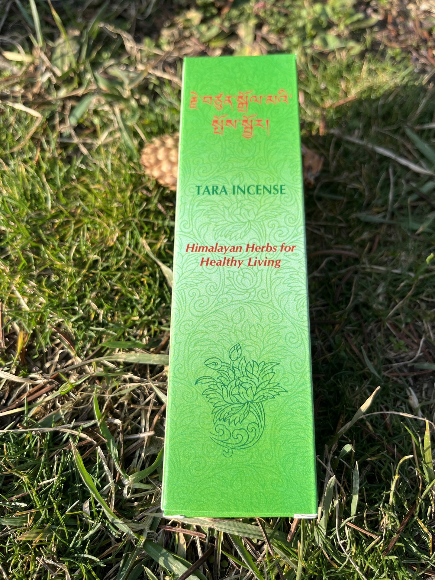 Chenrezing tibeti füstölők - Chenrezig - Tara -  Himalája Gyógynövényes - Nepáli füstölő  A Himalája hegyi füstölőt a tantrikus Buddhista Karavira szöveg régi bölcse 