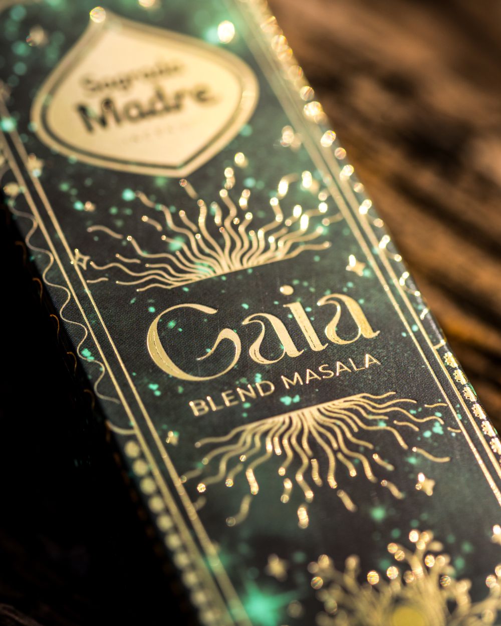 Sagrada Madre Tömjén Maha füstölők - Sagrada Madre - Tömjén Maha - Gaia füstölő  A Sagrada Madre Maha Füstölő - Gaia Kollekció egyedi Blend Masala tömjén, m 