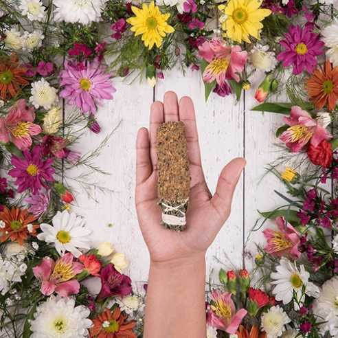 Sagrada Madre füstölő köteg - Sagrada Madre - Mirha és Palo Santo - Gyógynövényes füstölő köteg 1 köteg Sagrade Madre gy&oacute;gyn&ouml;v&eacute;nyes f&uuml;st&ouml;lő k&ouml;teg 