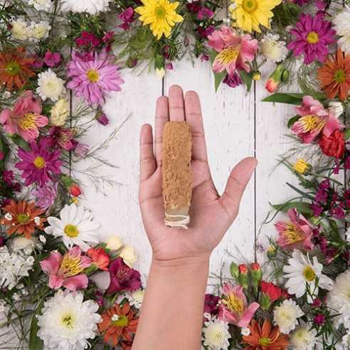 Sagrada Madre füstölő köteg - Sagrada Madre - Sandalwood - Szantálfa - Gyógynövényes füstölő köteg 1 köteg A kézzel készített Sagrade Madre gyógynövényes füstölő köteg cédrus, babérl 